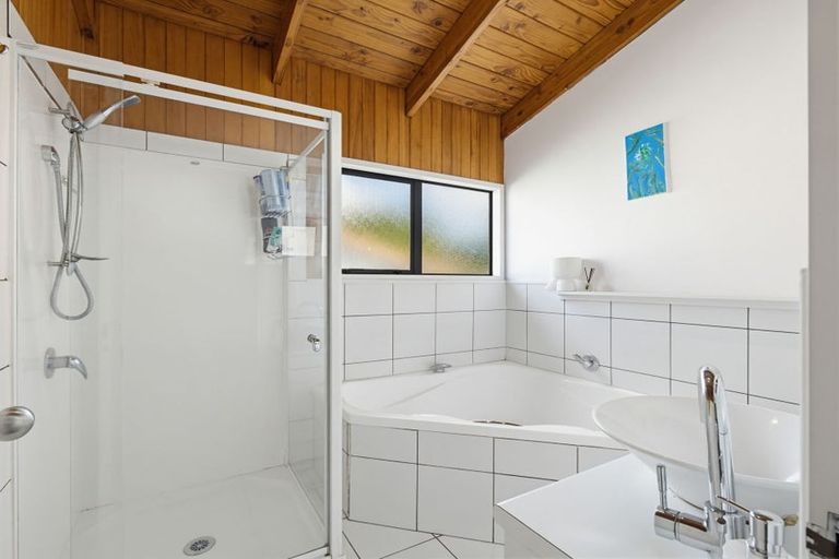 Photo of property in 57 John Dee Crescent, Red Beach, 0932