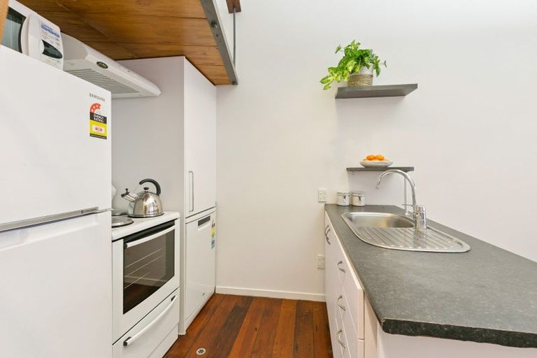 Photo of property in Courtenay Mews Apartments, 3/14 Alpha Street, Te Aro, Wellington, 6011