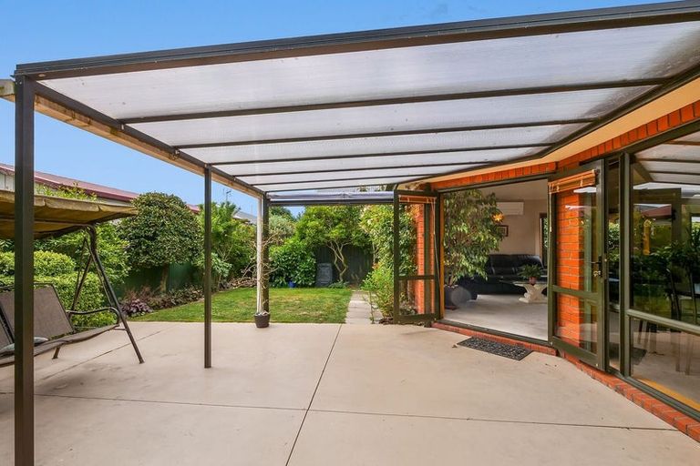 Photo of property in 2/113 Avonhead Road, Avonhead, Christchurch, 8042