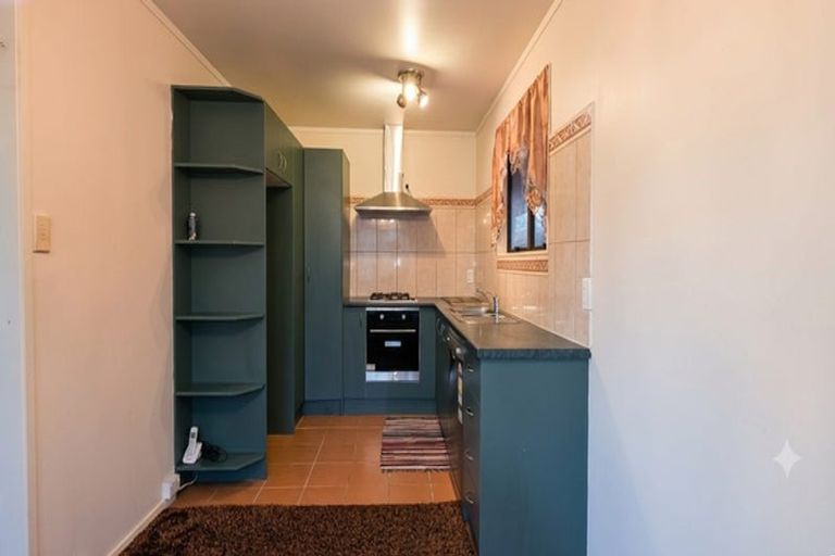 Photo of property in 17 Faram Place, Massey, Auckland, 0614
