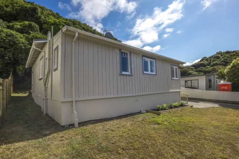 Photo of property in 102 Rangituhi Crescent, Takapuwahia, Porirua, 5022