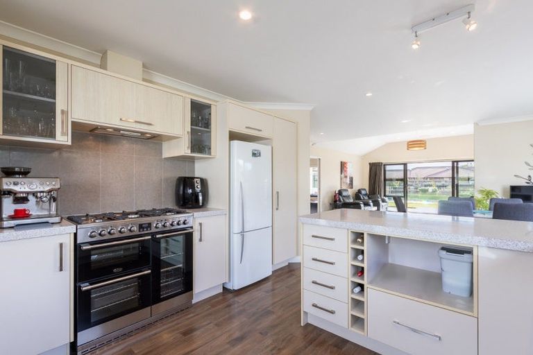 Photo of property in 3 Te Nehu Drive, Paraparaumu, 5032