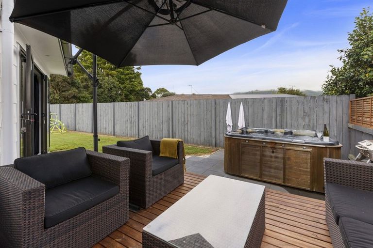 Photo of property in 8 Taurus Place, Kawaha Point, Rotorua, 3010