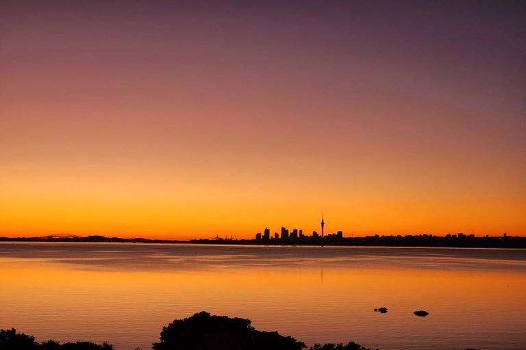 Photo of property in 67 Harbour View Road, Te Atatu Peninsula, Auckland, 0610