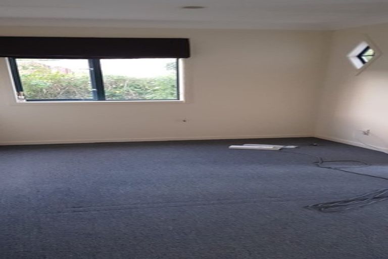 Photo of property in 152a Newlands Road, Newlands, Wellington, 6037