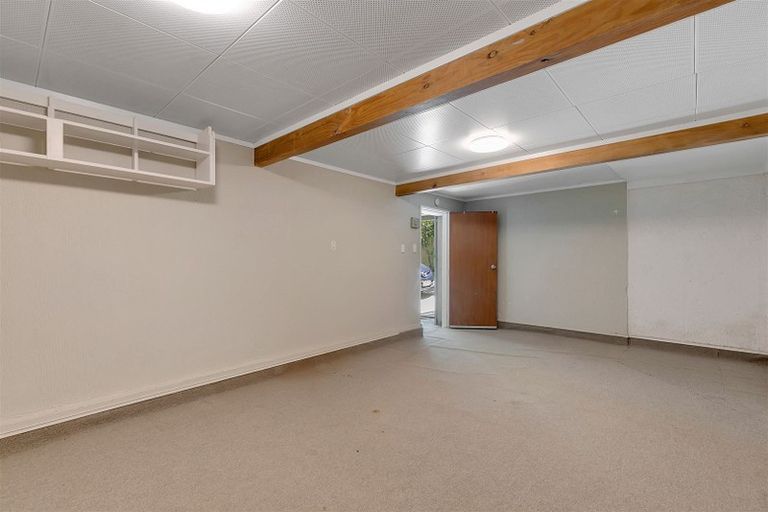 Photo of property in 21 Te Arataura Street, Takapuwahia, Porirua, 5022