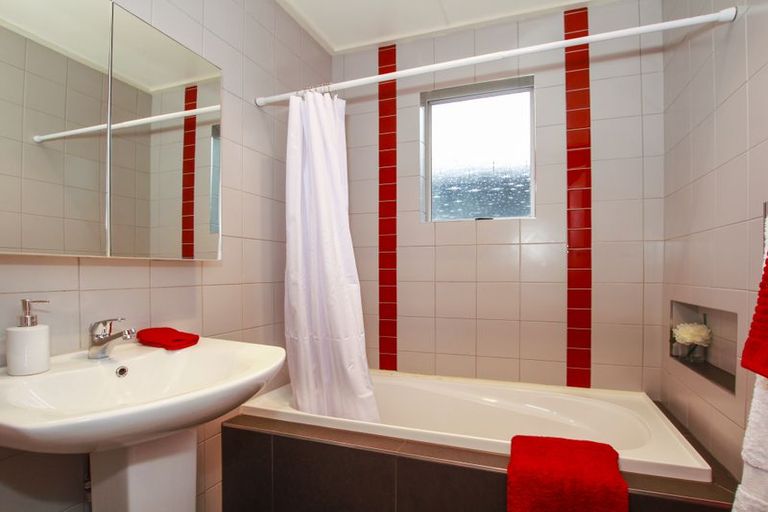 Photo of property in 3 Willowbrook Place, Titirangi, Auckland, 0604