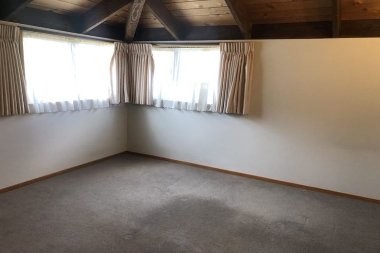 Photo of property in 2/69 Saddleback Rise, Murrays Bay, Auckland, 0630