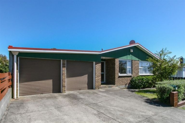 Photo of property in 14 Nikau Street, Inglewood, 4330