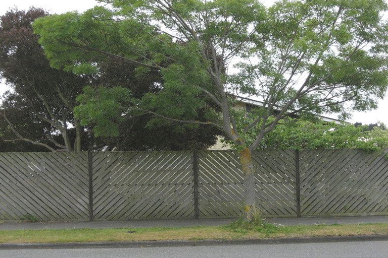 Photo of property in 18 Queenspark Drive, Parklands, Christchurch, 8083