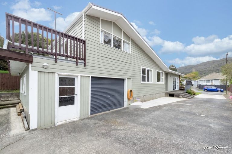 Photo of property in 3 Lowry Crescent, Stokes Valley, Lower Hutt, 5019