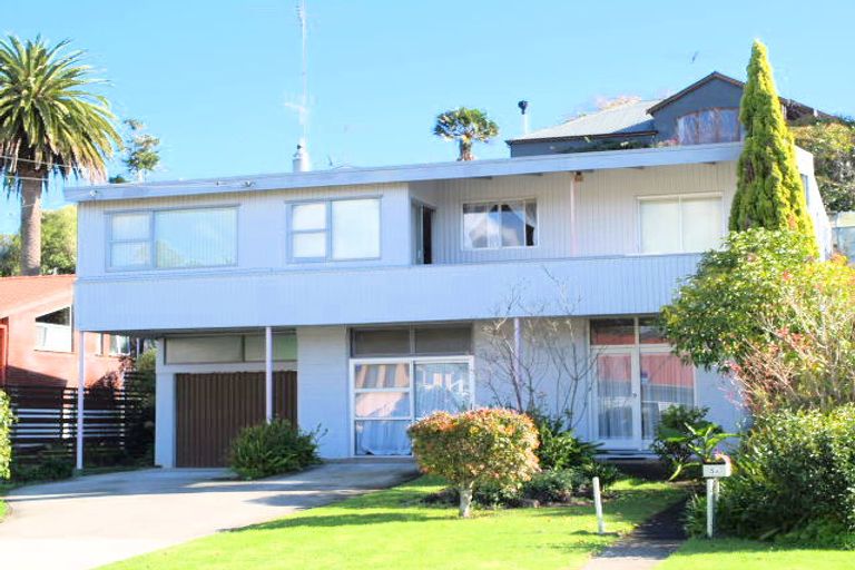 Photo of property in 5a Pah Road, Cockle Bay, Auckland, 2014