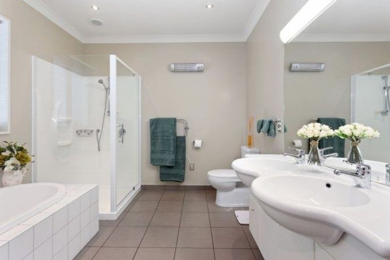 Photo of property in 2 Oakwood Drive, Rangiora, 7400