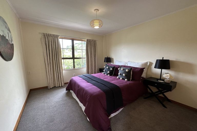 Photo of property in 5 Thatcher Crescent, Crofton Downs, Wellington, 6035