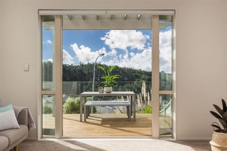 Photo of property in The Rise, 22 Hatfield Place, Albany Heights, Auckland, 0632
