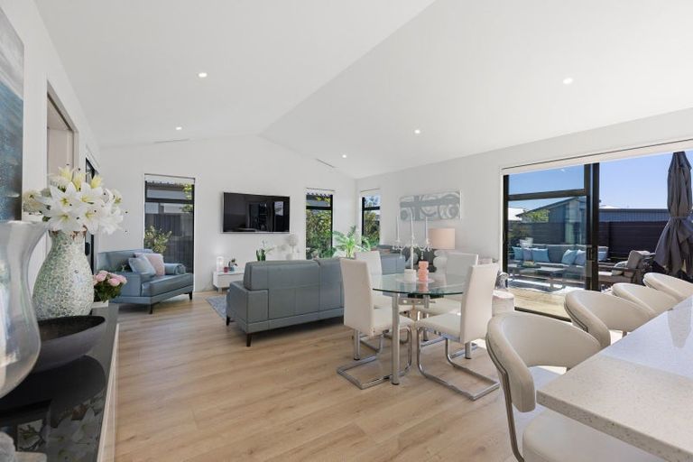 Photo of property in 52 Manakura Street, Russley, Christchurch, 8042