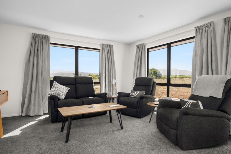 Photo of property in 21 Thyme Fields Road, Springvale, 9393