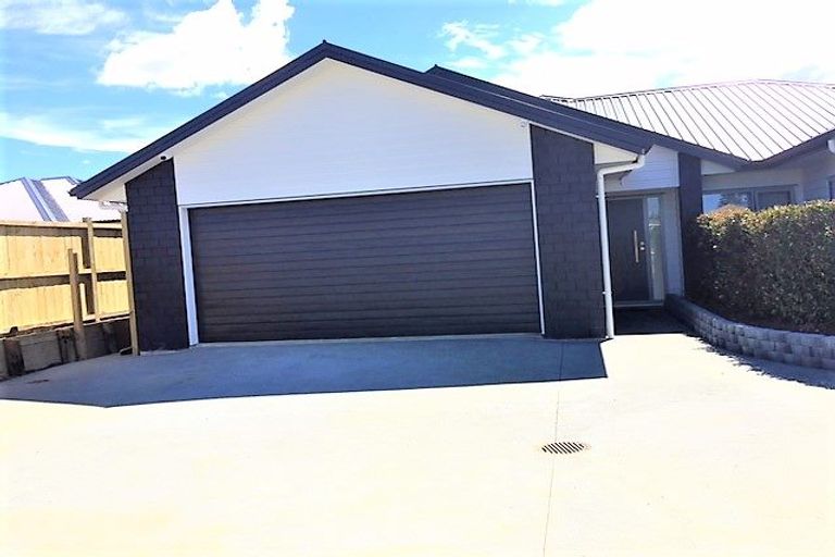 Photo of property in 10 Tilly Lane, Huapai, Kumeu, 0810