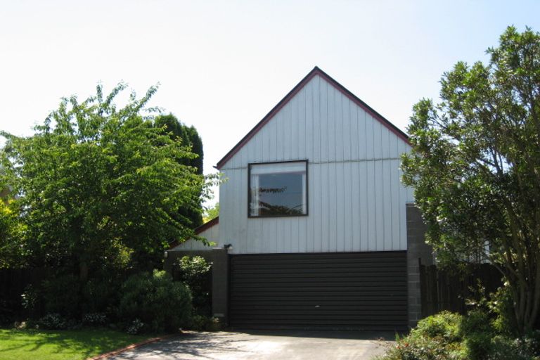 Photo of property in 12 Stormont Place, Avonhead, Christchurch, 8042