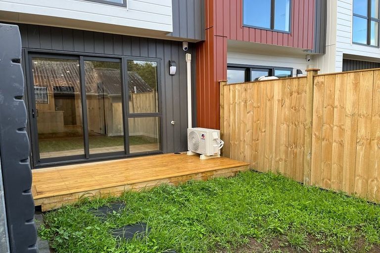 Photo of property in 6/58 Te Atatu Road, Te Atatu South, Auckland, 0610