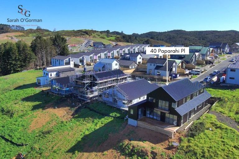 Photo of property in 40 Paparahi Place, Wainui, 0992