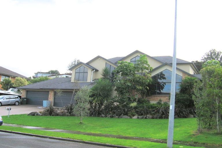Photo of property in 11 Chisbury Terrace, Shelly Park, Auckland, 2014