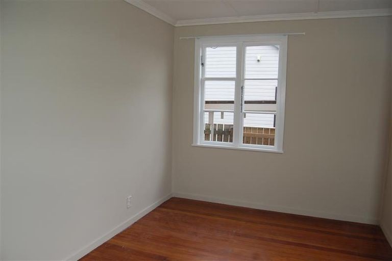 Photo of property in 3 Shearer Crescent, Naenae, Lower Hutt, 5011