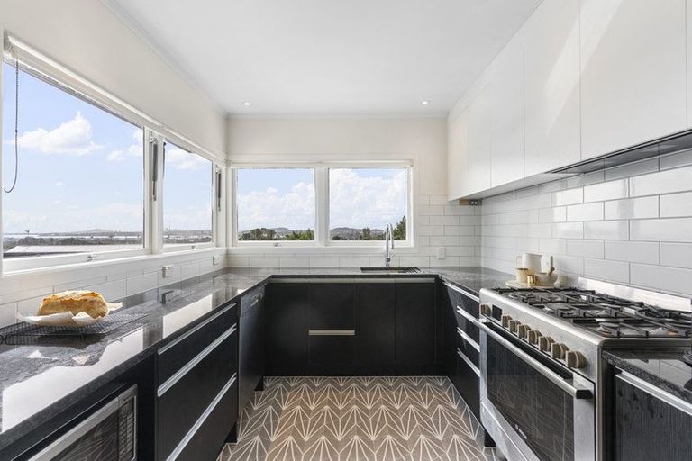 Photo of property in 29 Te Atatu Road, Te Atatu South, Auckland, 0610