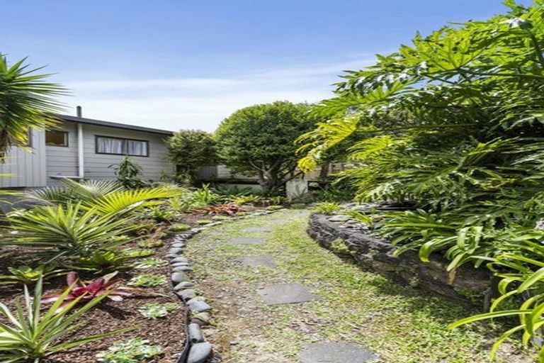 Photo of property in 5 Higham Ferrers Place, Red Beach, 0932