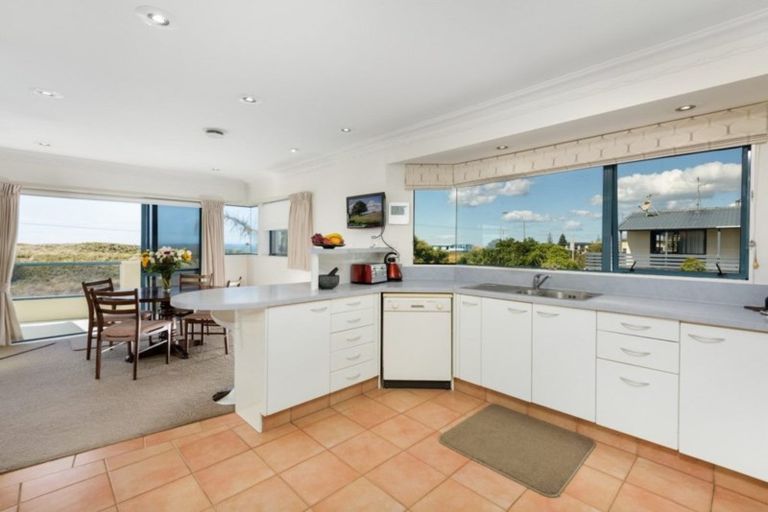 Photo of property in 994 Papamoa Beach Road, Papamoa Beach, Papamoa, 3118