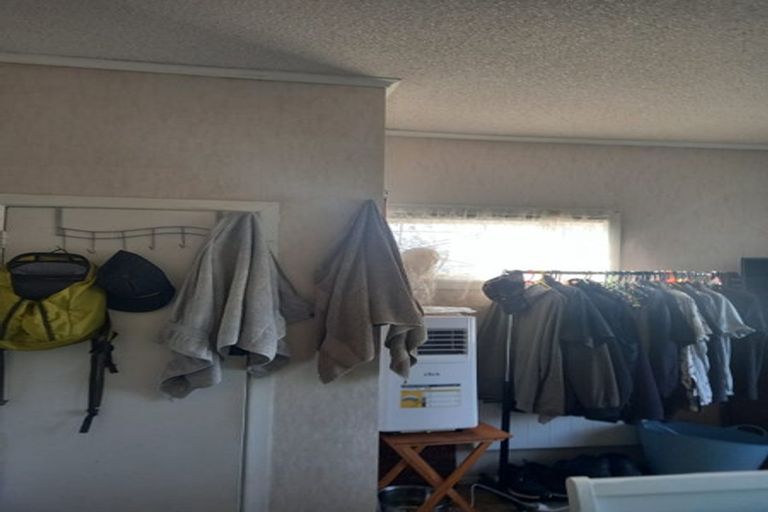 Photo of property in 1/44 View Road, Henderson, Auckland, 0612