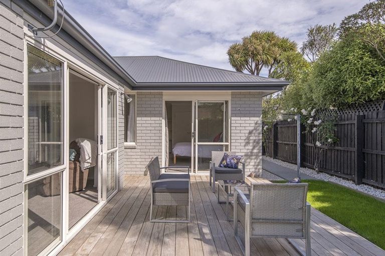 Photo of property in 83a Wilsons Road, Saint Martins, Christchurch, 8022