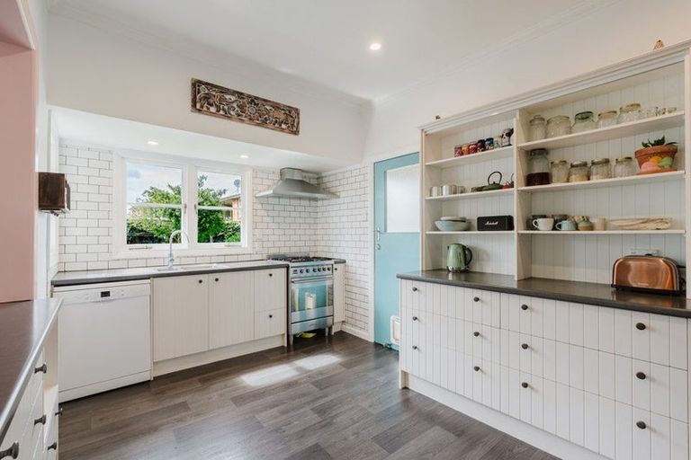 Photo of property in 37 Storey Avenue, Forest Lake, Hamilton, 3200