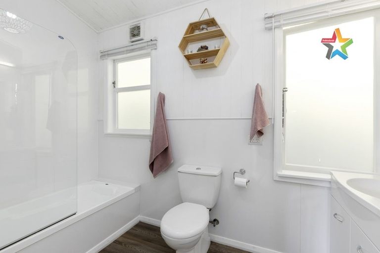 Photo of property in 32 Ngahere Street, Stokes Valley, Lower Hutt, 5019