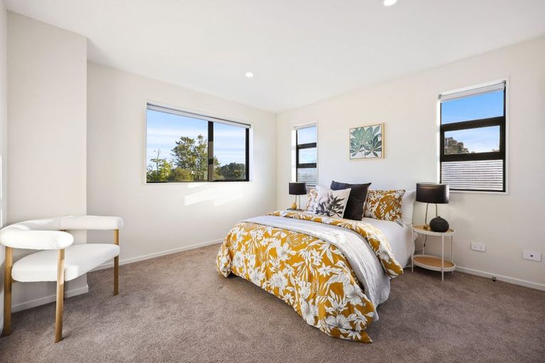 Photo of property in 33a Jillteresa Crescent, Half Moon Bay, Auckland, 2012