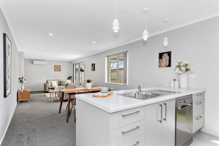 Photo of property in 37 Puhirake Crescent, Pyes Pa, Tauranga, 3112