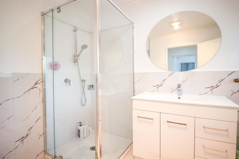 Photo of property in 38 Awaroa Road, Sunnyvale, Auckland, 0612