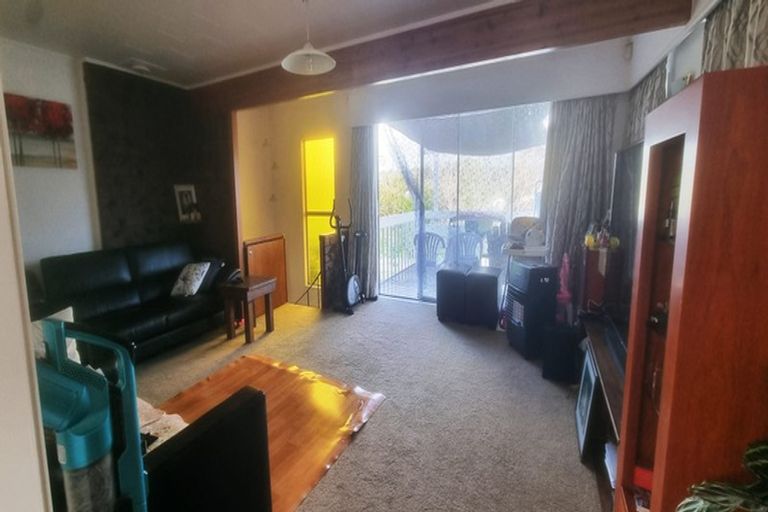 Photo of property in 14 Vina Place, Massey, Auckland, 0614