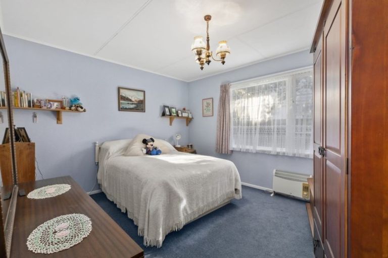 Photo of property in 71 Miromiro Road, Normandale, Lower Hutt, 5010