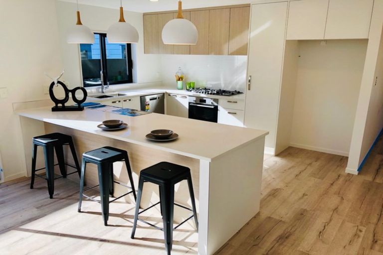 Photo of property in 38 Lumbarda Drive, Kumeu, 0810