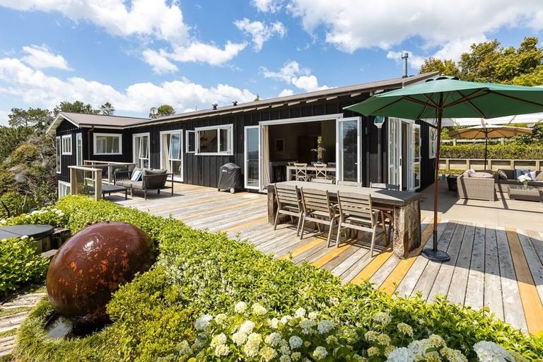 Photo of property in 373 Paremoremo Road, Paremoremo, Auckland, 0632