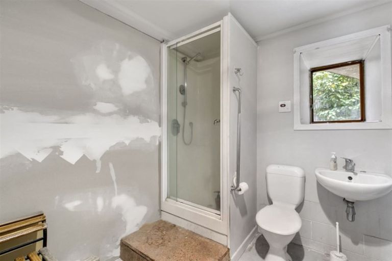 Photo of property in 28 St Catherine Crescent, West Harbour, Auckland, 0618