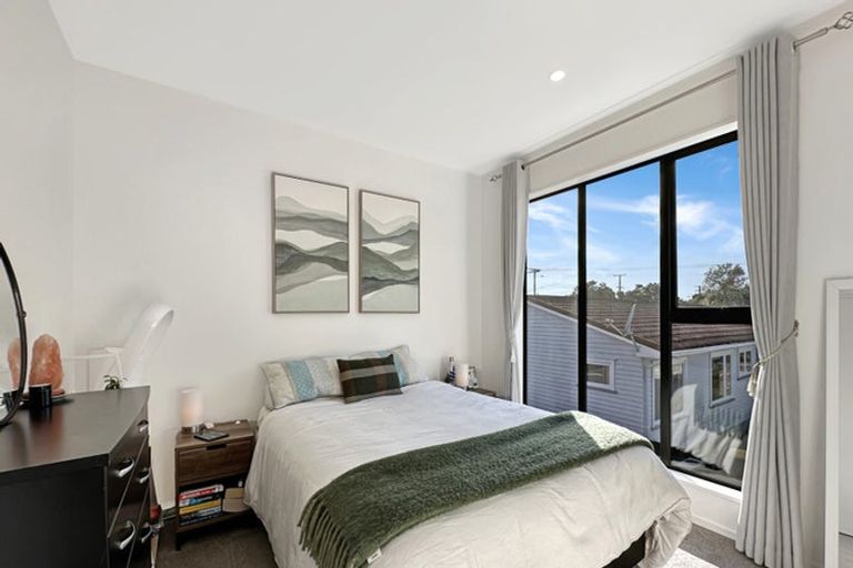 Photo of property in 4/17 Rewarewa Road, Te Atatu Peninsula, Auckland, 0610