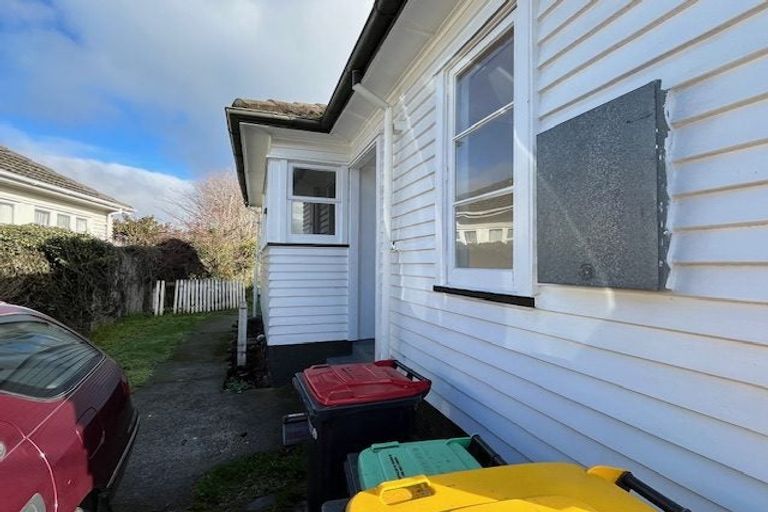 Photo of property in 2/23 Pitcairn Crescent, Bryndwr, Christchurch, 8053