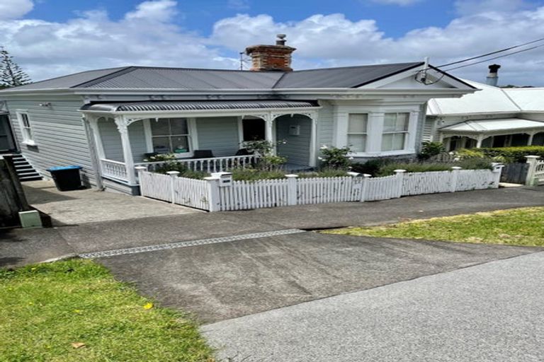 Photo of property in 16a Wharf Road, Te Atatu Peninsula, Auckland, 0610