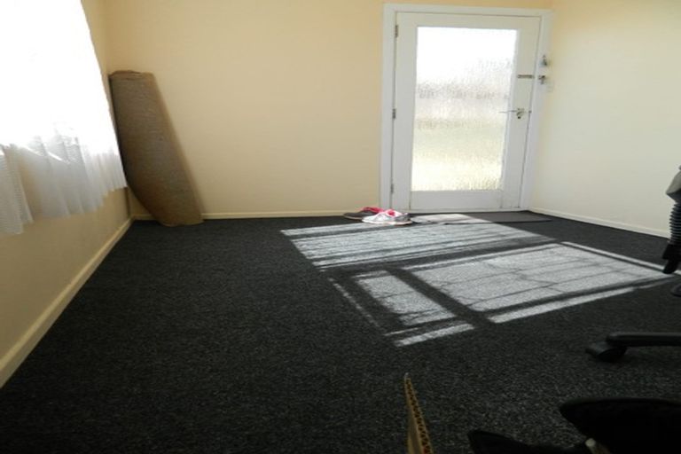 Photo of property in 3 Merritt Way, Newlands, Wellington, 6037