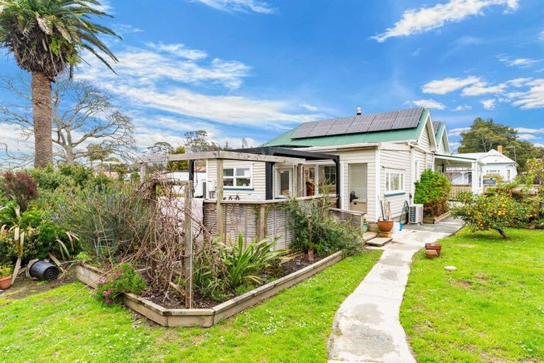 Photo of property in 10 Franklin Road, Paparoa, 0571