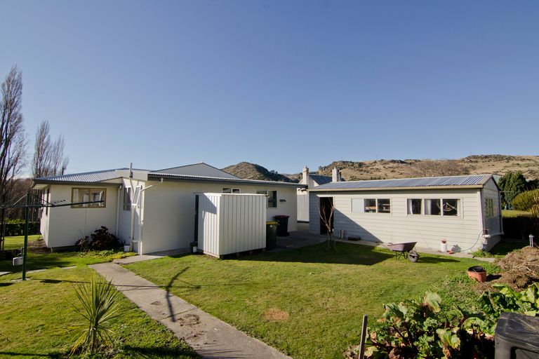 Photo of property in 85 Cheviot Street, Roxburgh, 9500