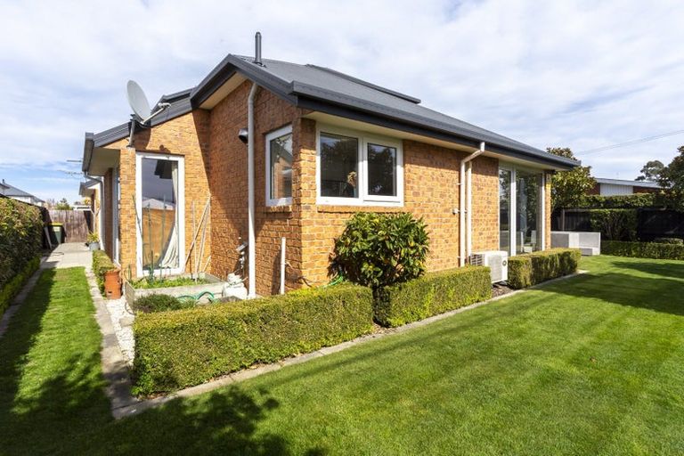 Photo of property in 1 Rosefield Lane, Northcote, Christchurch, 8052