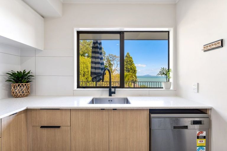 Photo of property in 26b Wade River Road, Stanmore Bay, Whangaparaoa, 0932